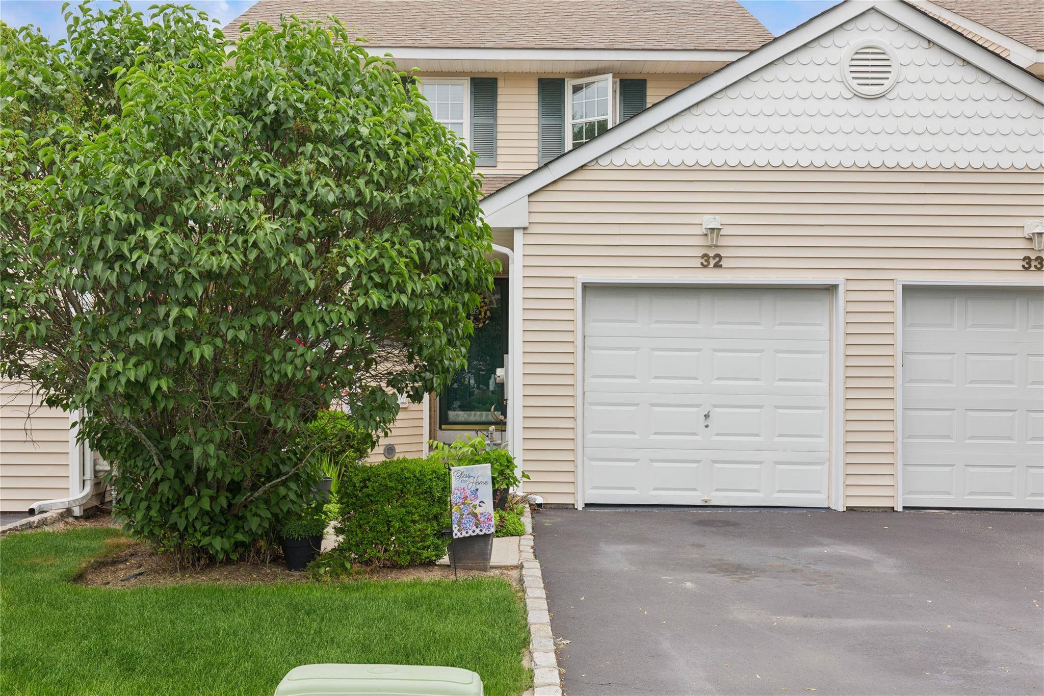 Riverhead, NY 11901,32 Blueberry Common