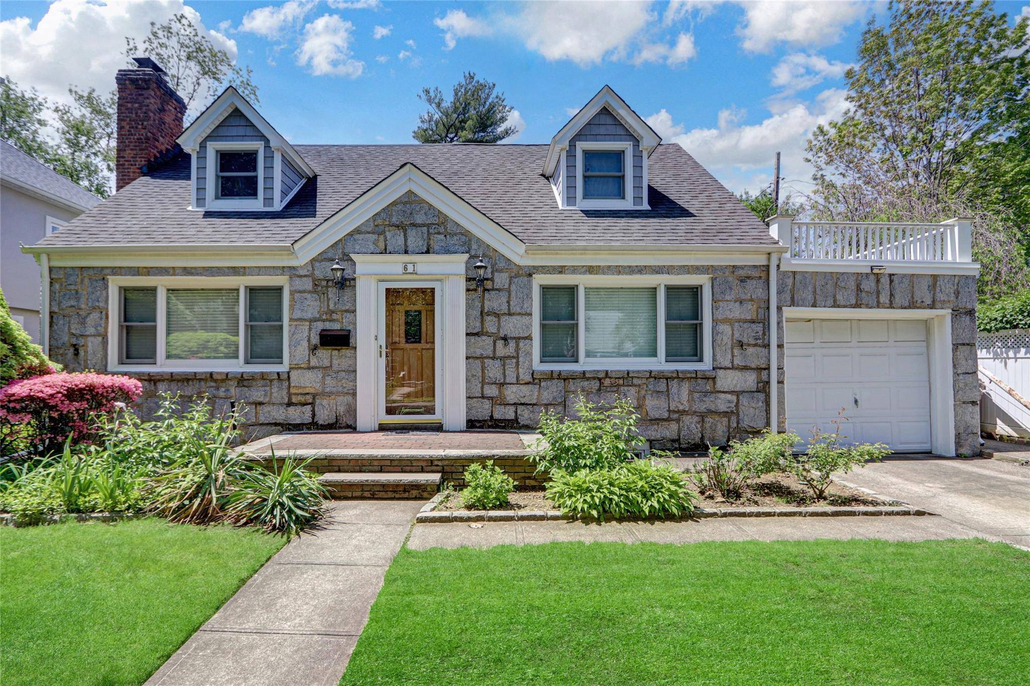 New Hyde Park, NY 11040,61 Maple DR