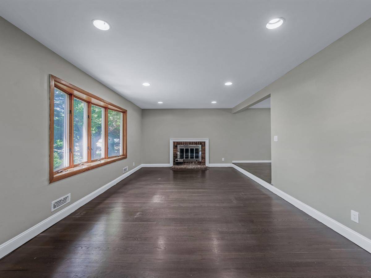 Melville, NY 11747,26 Saxon ST
