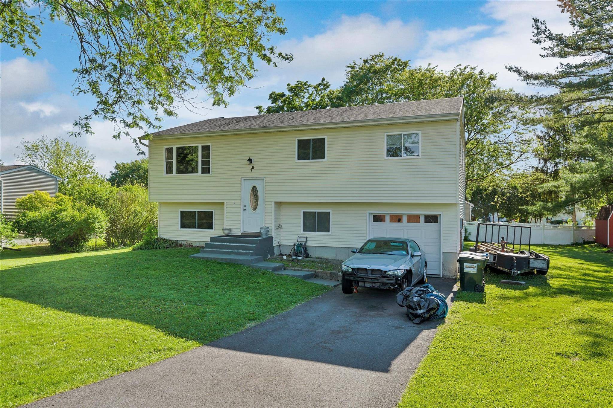 Washingtonville, NY 10992,19 Decker DR