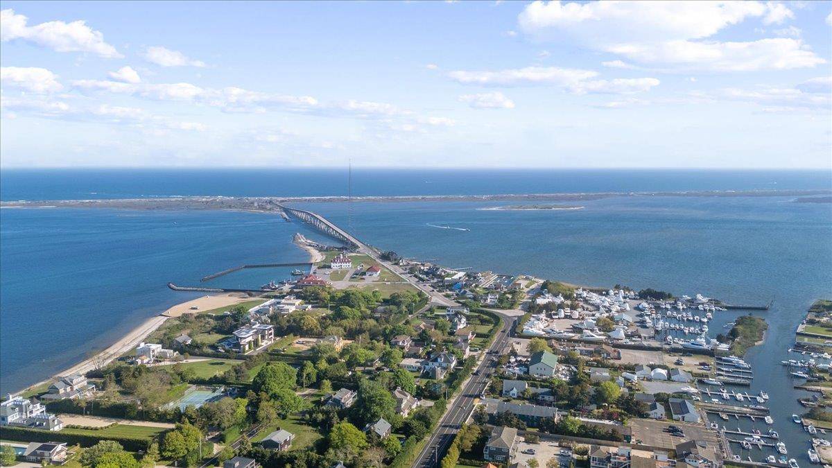 Hampton Bays, NY 11946,115 Bay AVE
