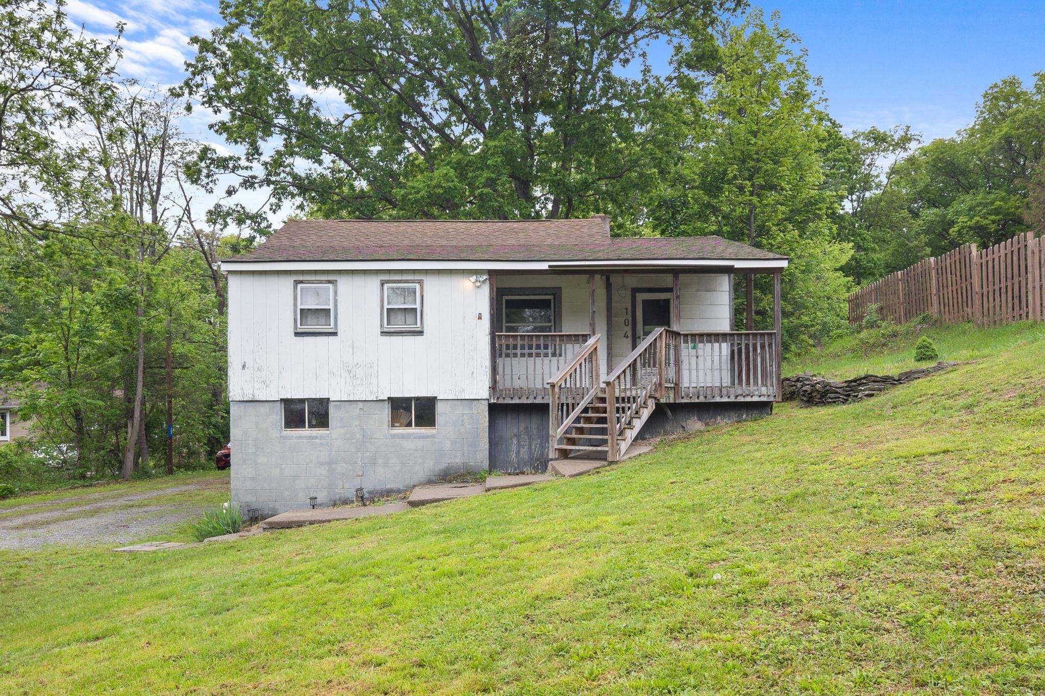 Wappingers Falls, NY 12524,104 Smithtown RD