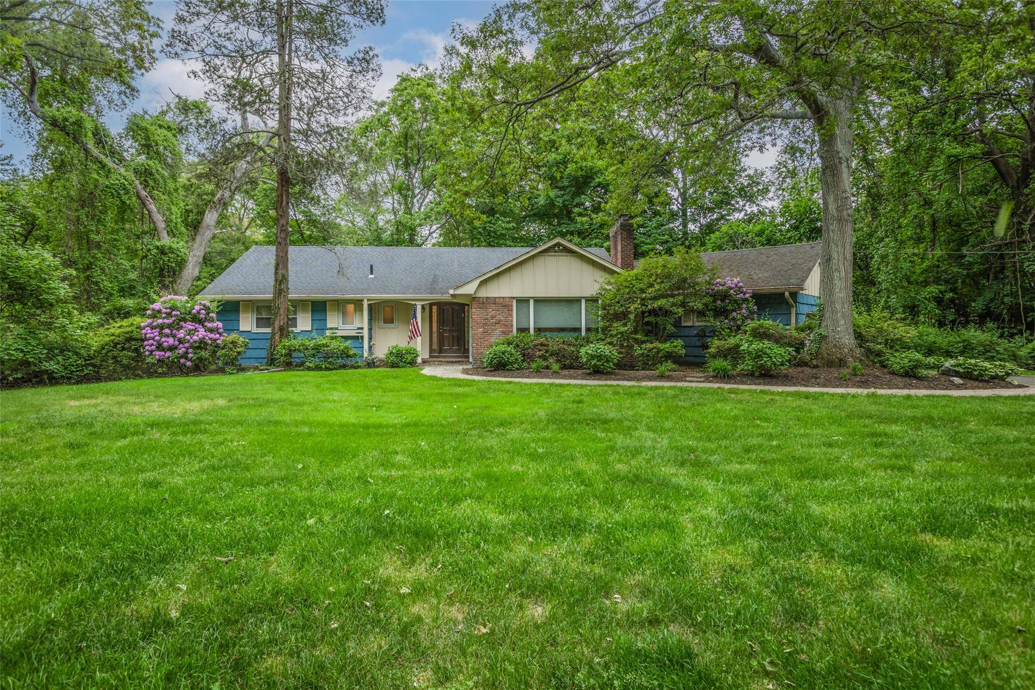 South Huntington, NY 11746,4 Ames PL