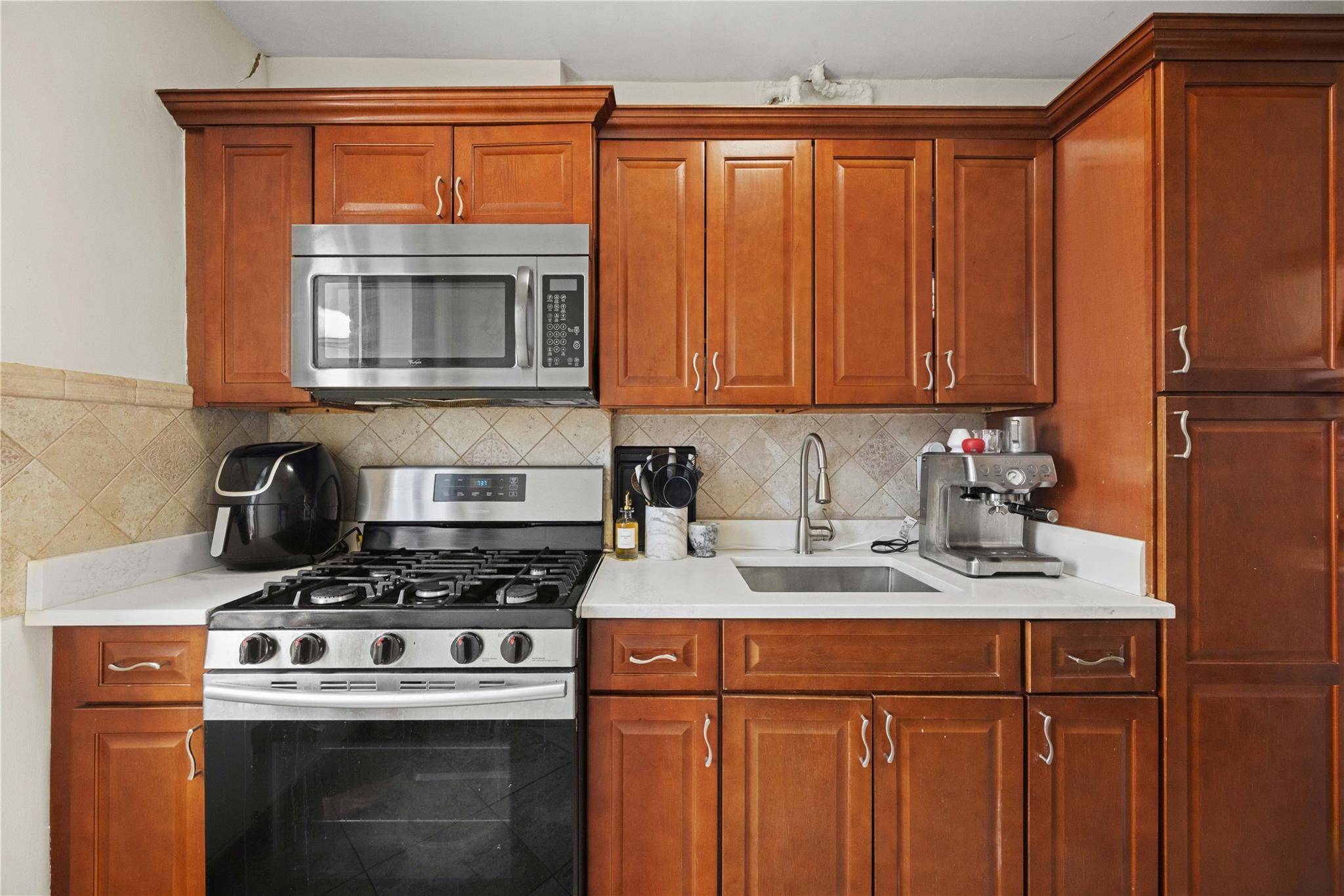 Bronx, NY 10452,1372 Shakespeare AVE #3A