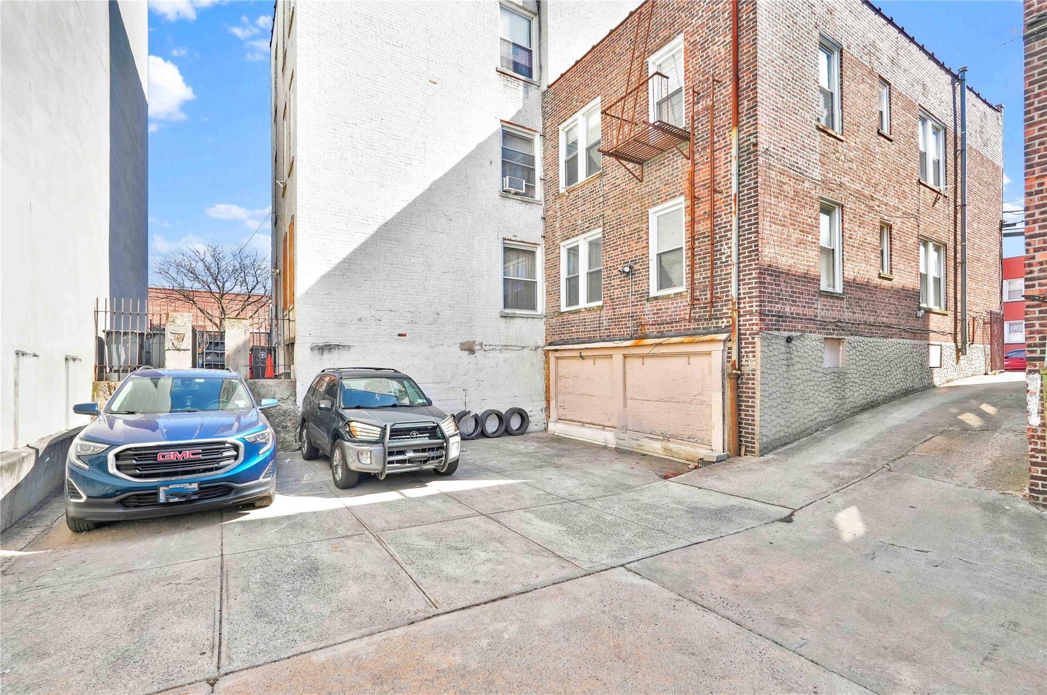 Astoria, NY 11102,3004 14th ST