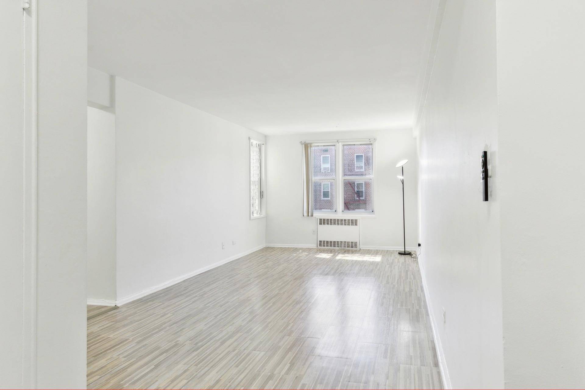 Jackson Heights, NY 11372,88-09 35th AVE #5K