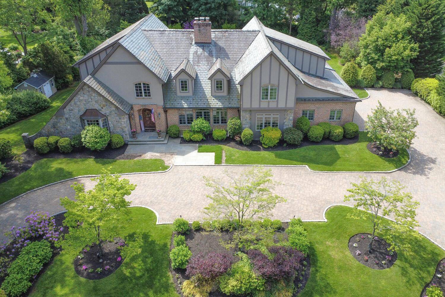 Manhasset, NY 11030,220 Elderfields RD