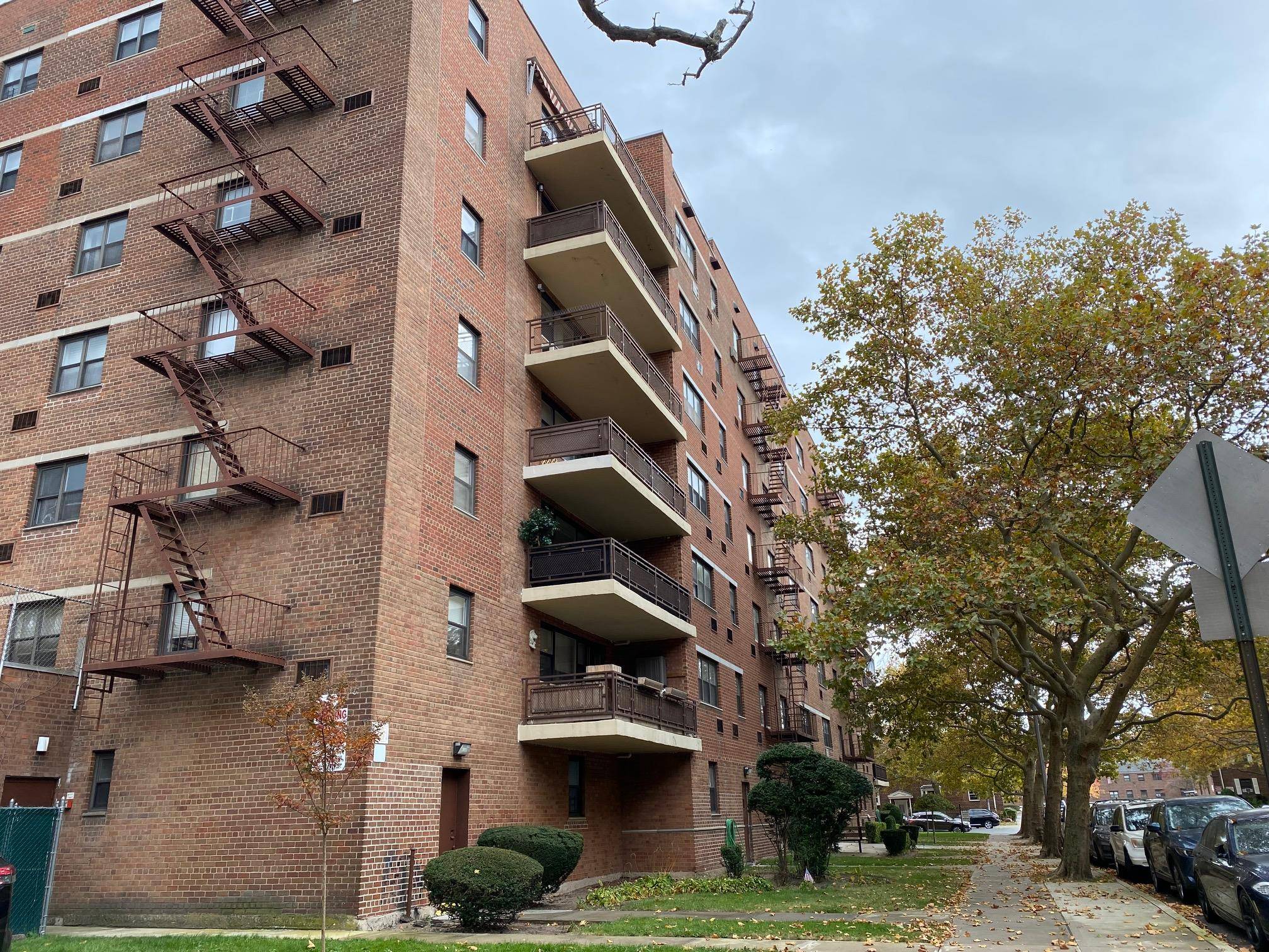 Howard Beach, NY 11414,153-25 88th Street #4B