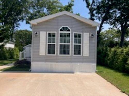 Riverhead, NY 11901,Address not disclosed