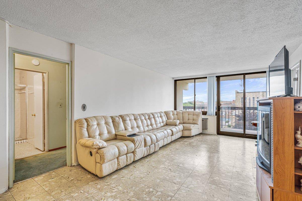 Flushing, NY 11367,152-18 Union TPKE #4G