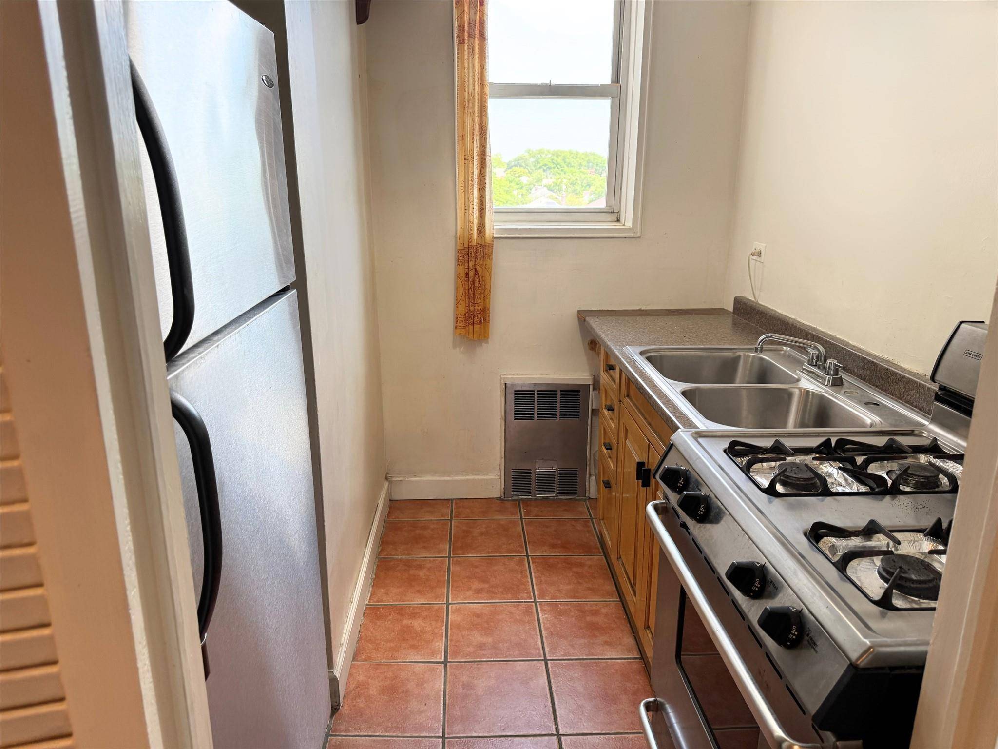 Rego Park, NY 11374,90-02 63 DR #5C