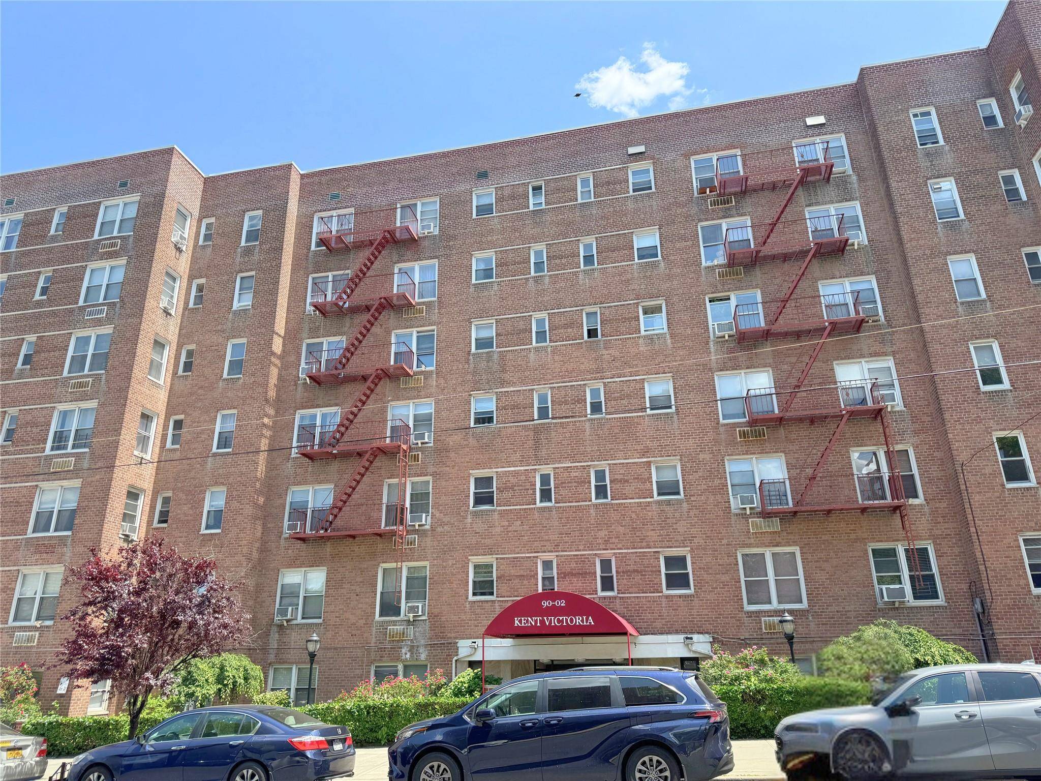 Rego Park, NY 11374,90-02 63 DR #5C