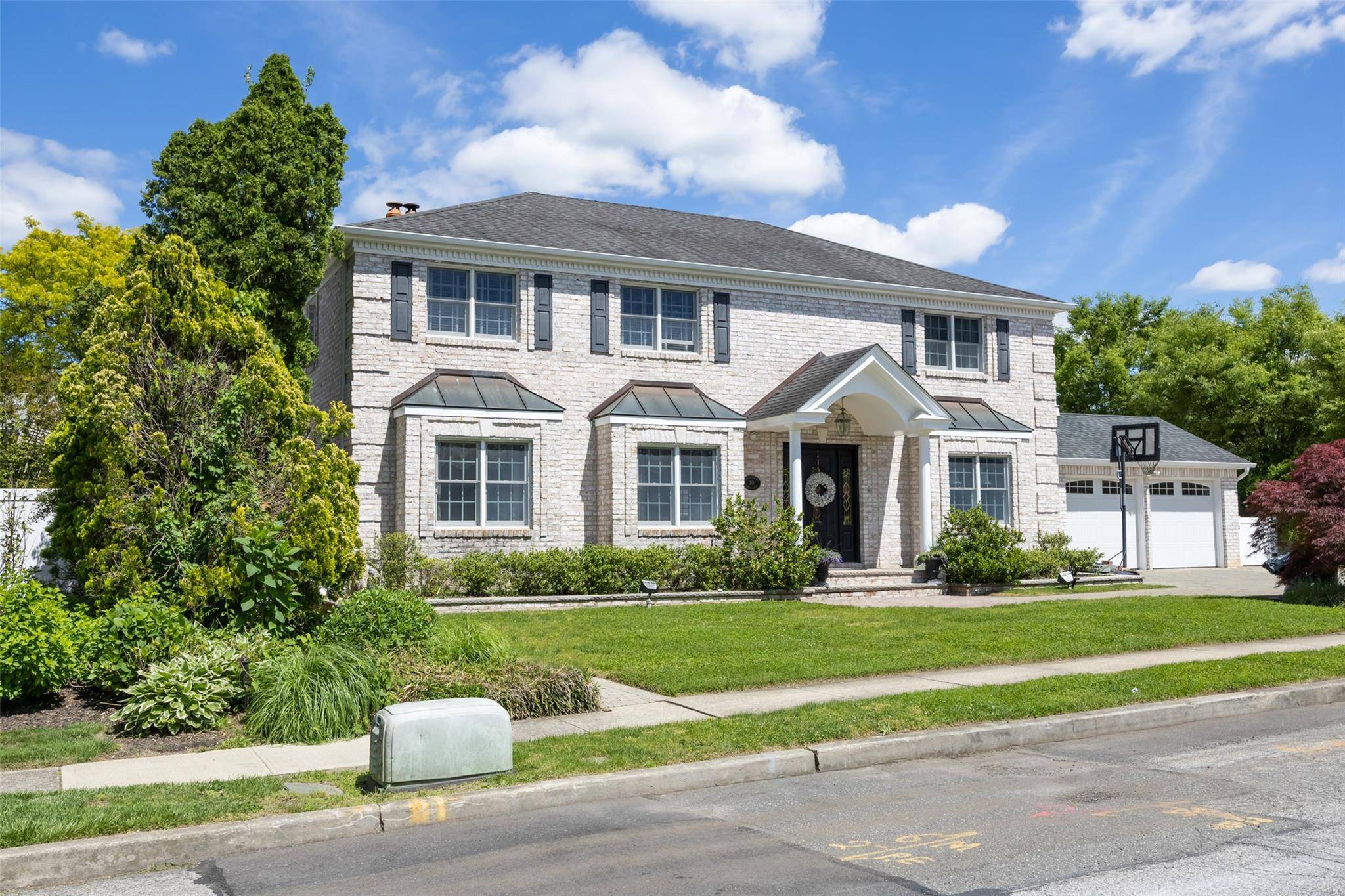 Glen Head, NY 11545,30 Knoll LN