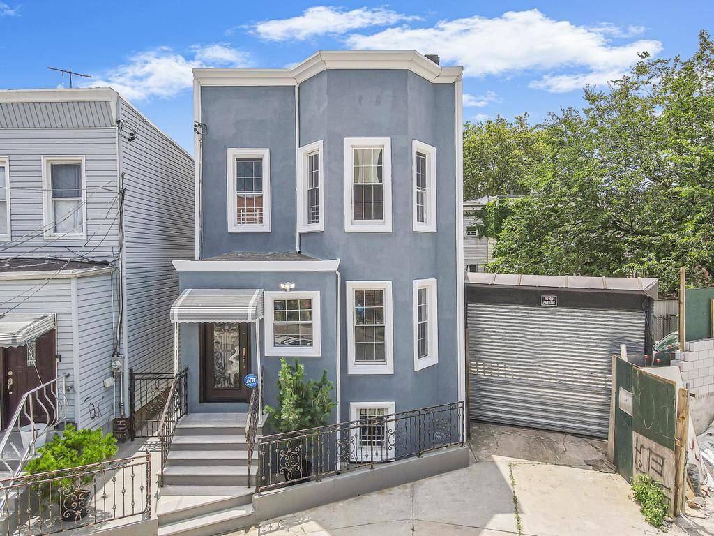 Astoria, NY 11102,11-28 Welling Court