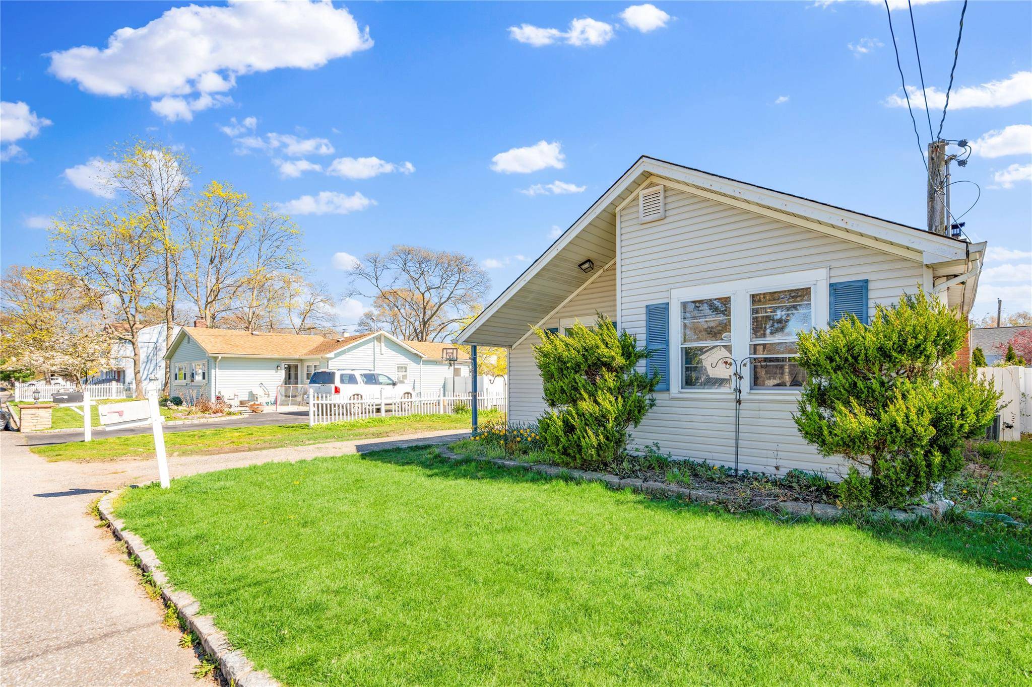 Holbrook, NY 11741,244 Laverne AVE