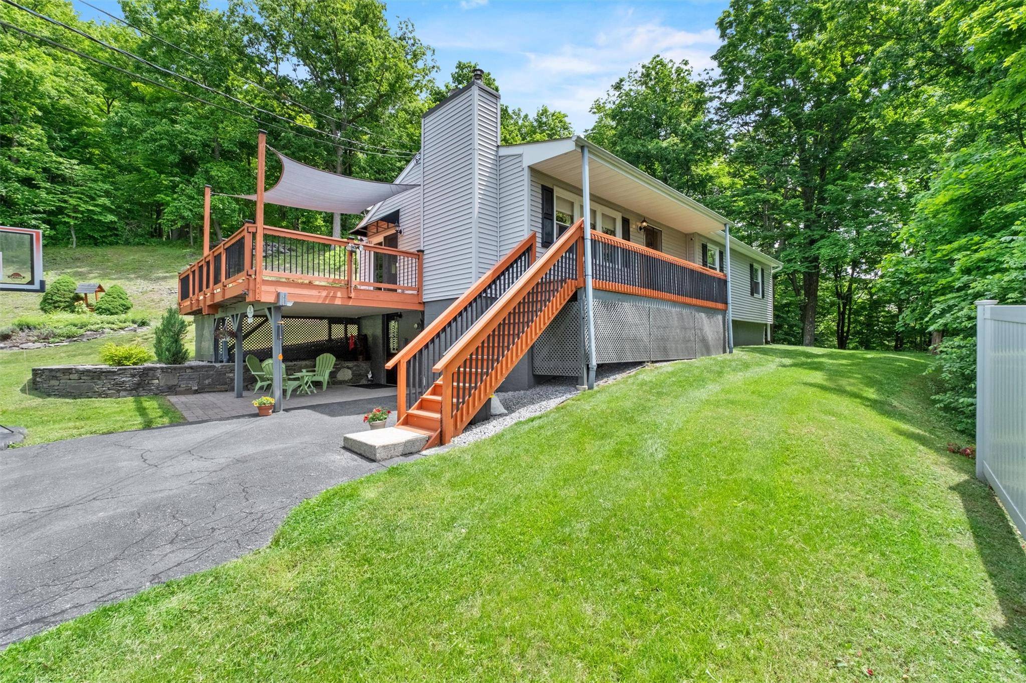 Hyde Park, NY 12538,219 Cardinal RD