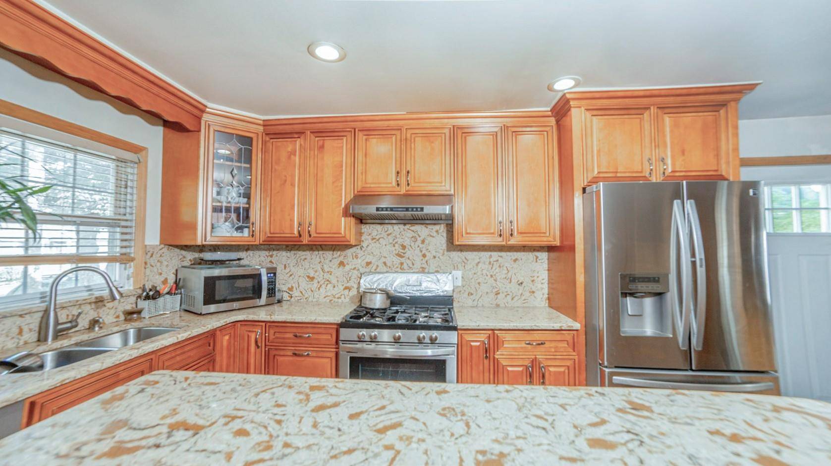 New Hyde Park, NY 11040,937 N 4th ST