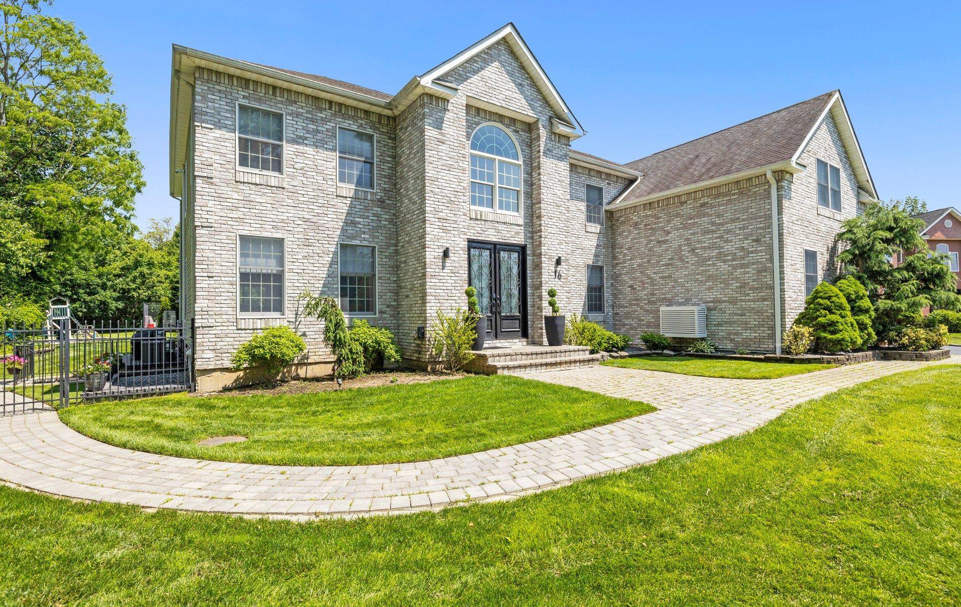 Huntington, NY 11743,16 Home CT