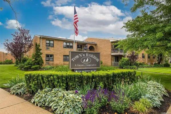 Freeport, NY 11520,8 Florence AVE #16C