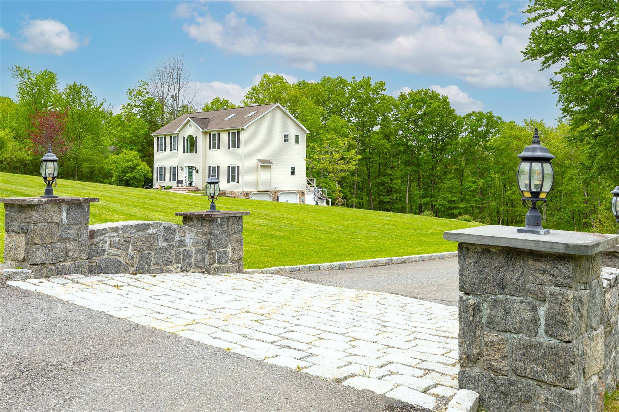 Red Hook, NY 12571,12 Broadview LN