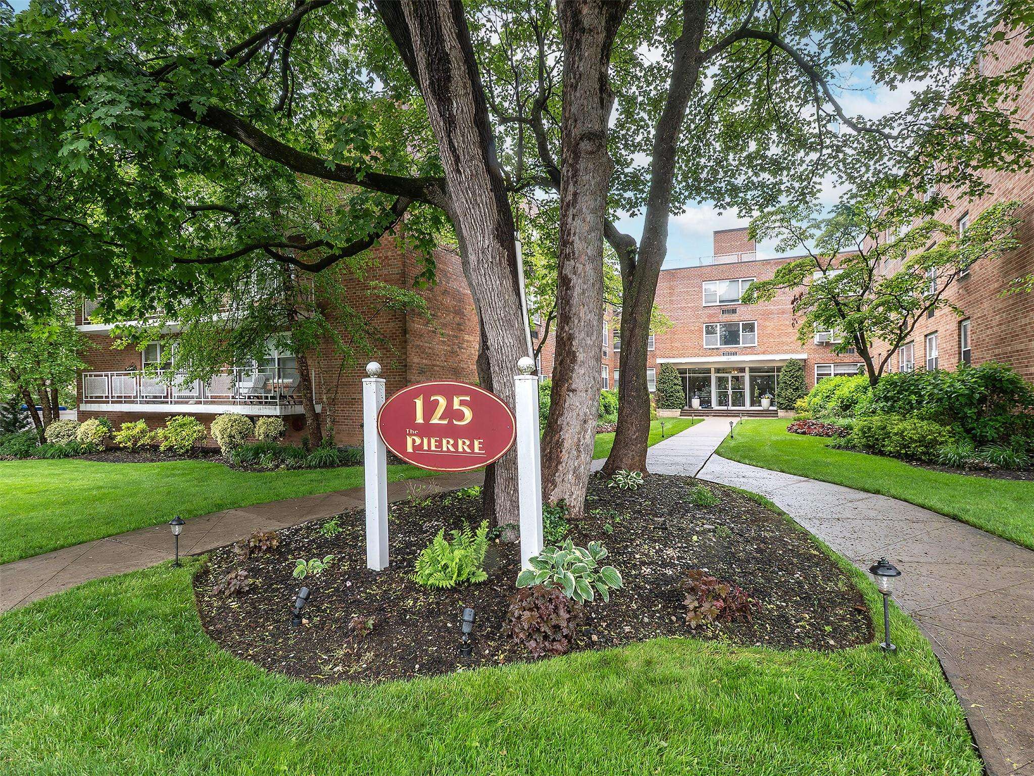 Port Washington, NY 11050,125 Main ST #3K