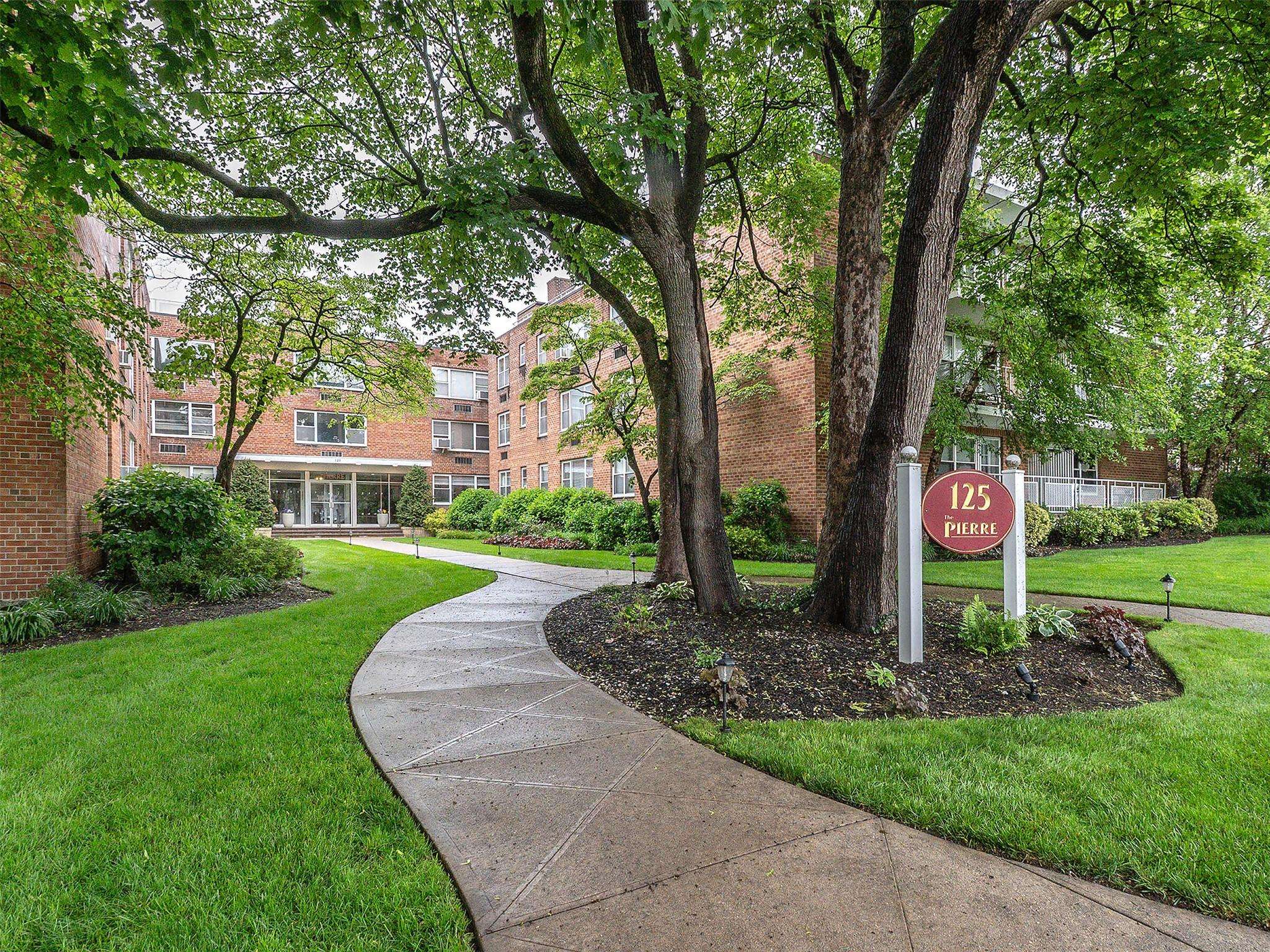 Port Washington, NY 11050,125 Main ST #3K