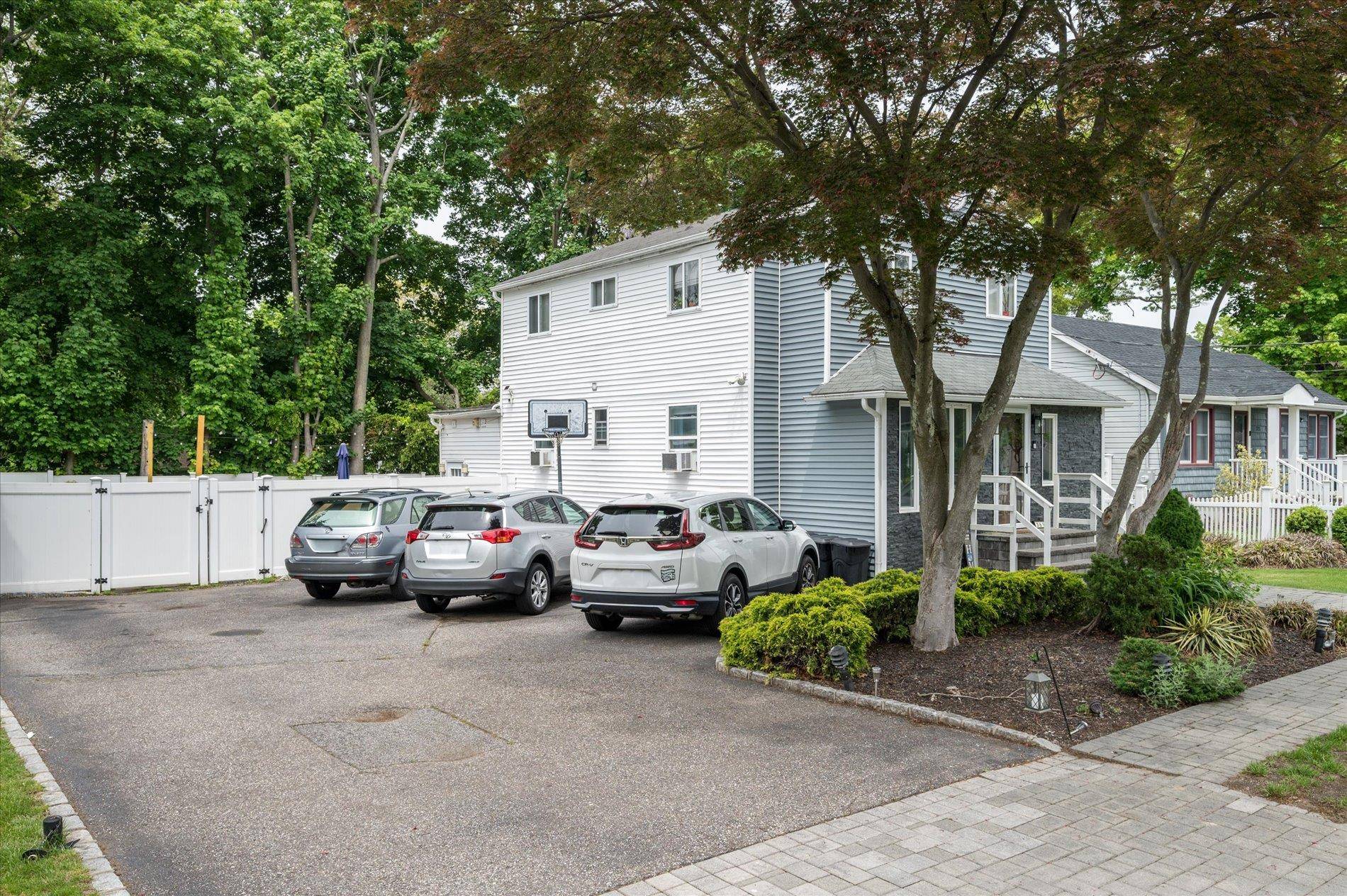 Ronkonkoma, NY 11779,369 Collington DR
