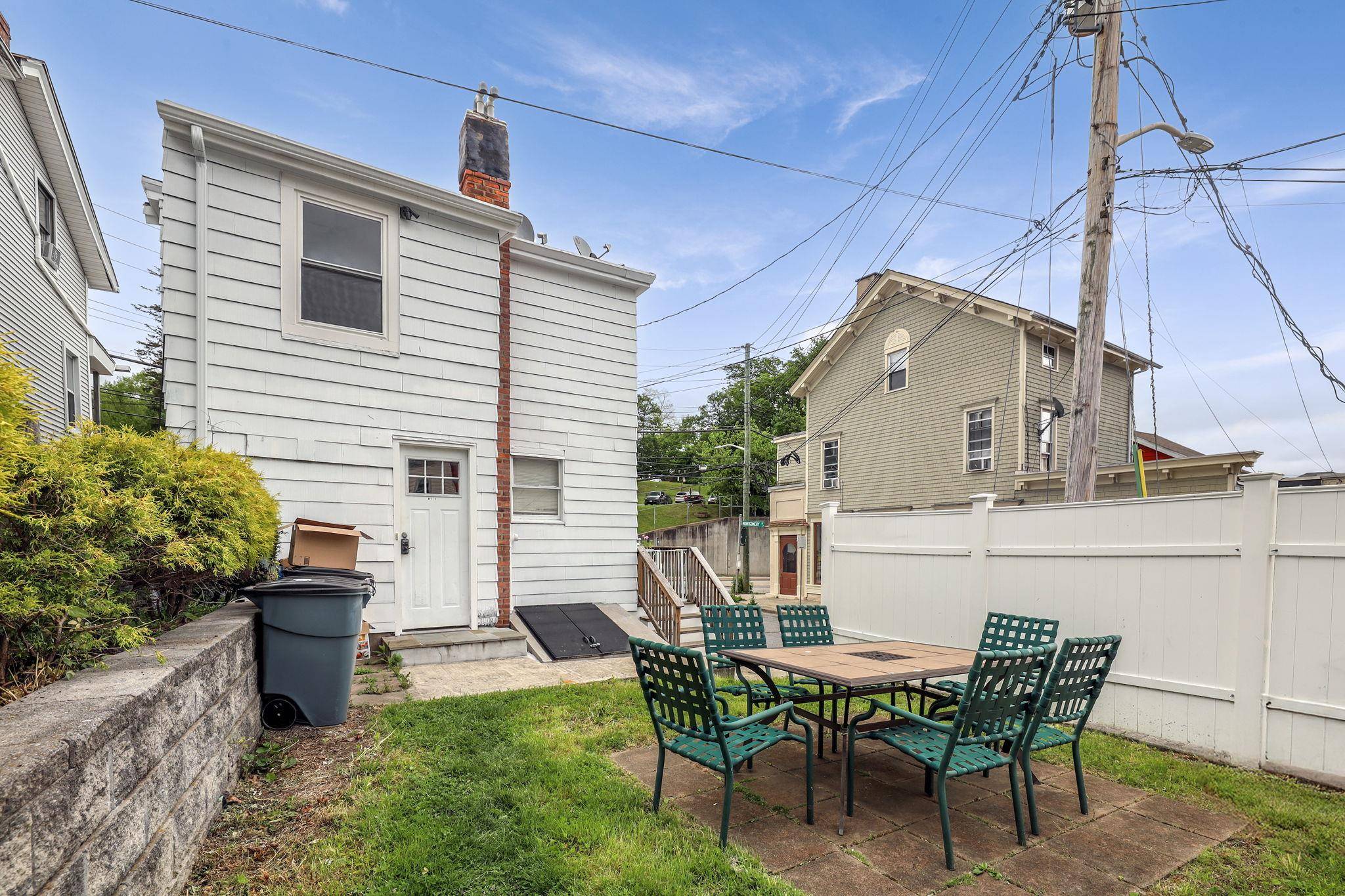 Ossining, NY 10562,141 N Highland AVE