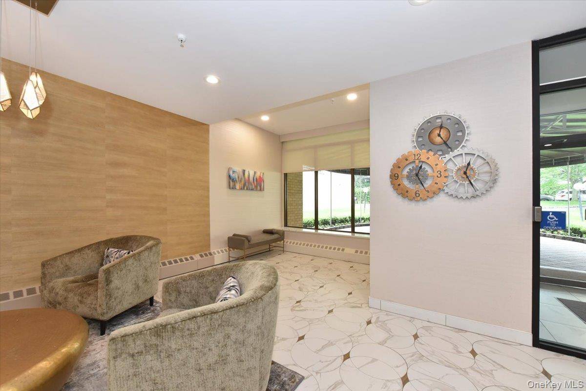 Great Neck, NY 11021,40 STONER AVE #1-i