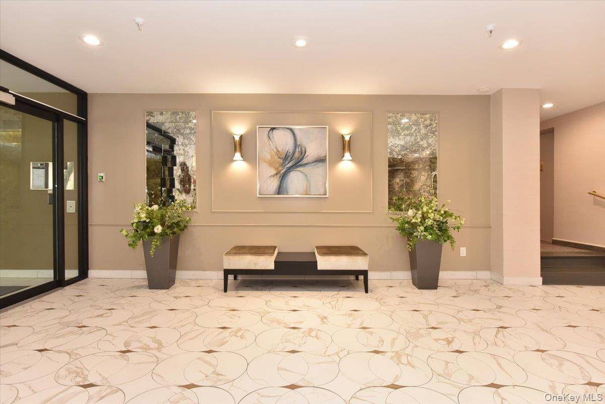 Great Neck, NY 11021,40 STONER AVE #1-i