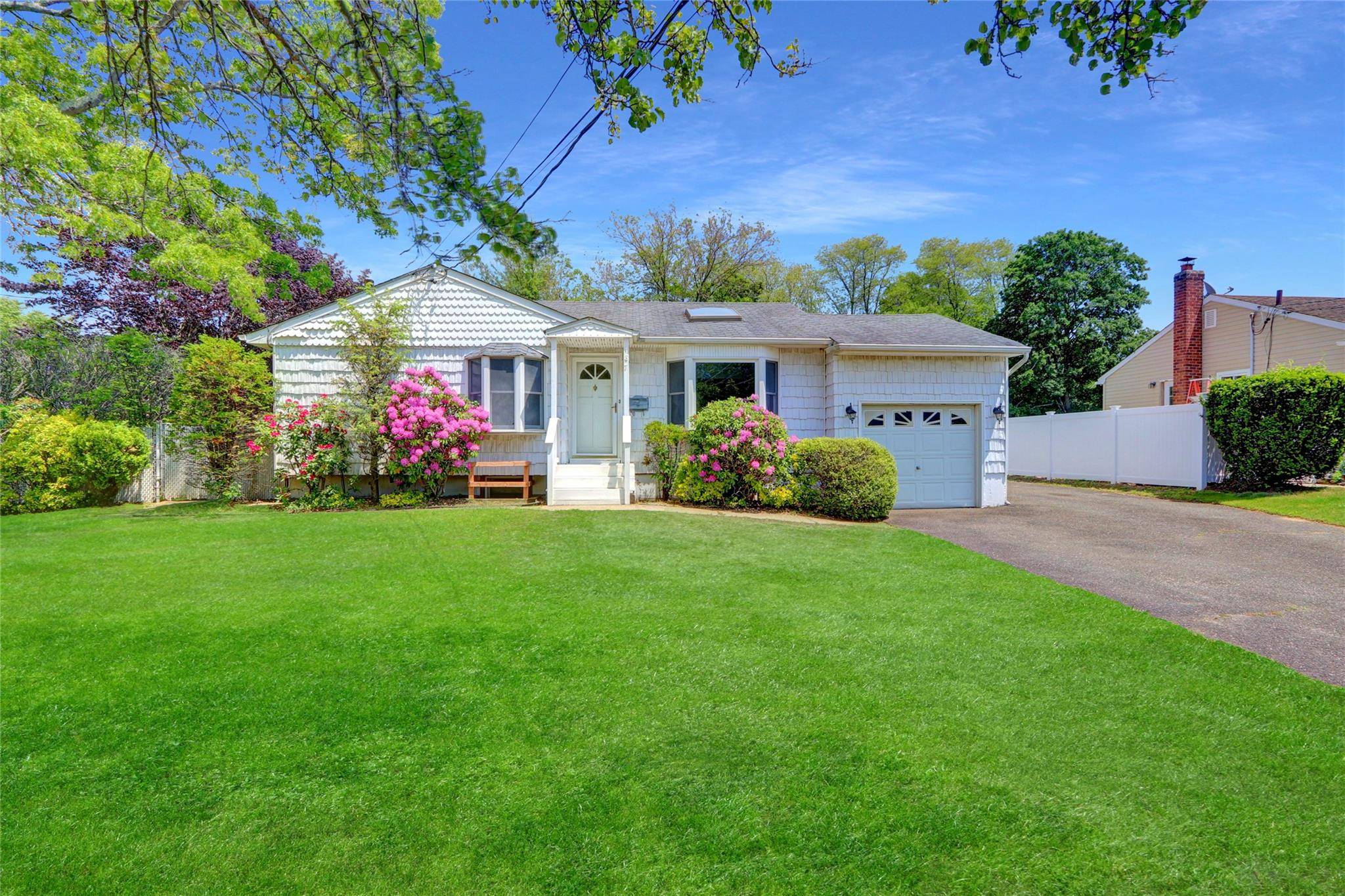 Islip Terrace, NY 11752,187 Audwin DR