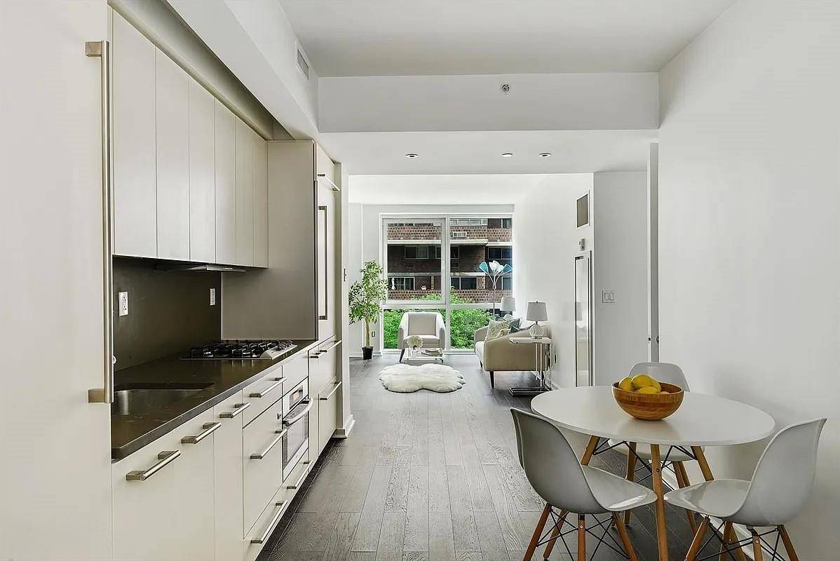 New York (manhattan), NY 10010,340 E 23rd ST #4L