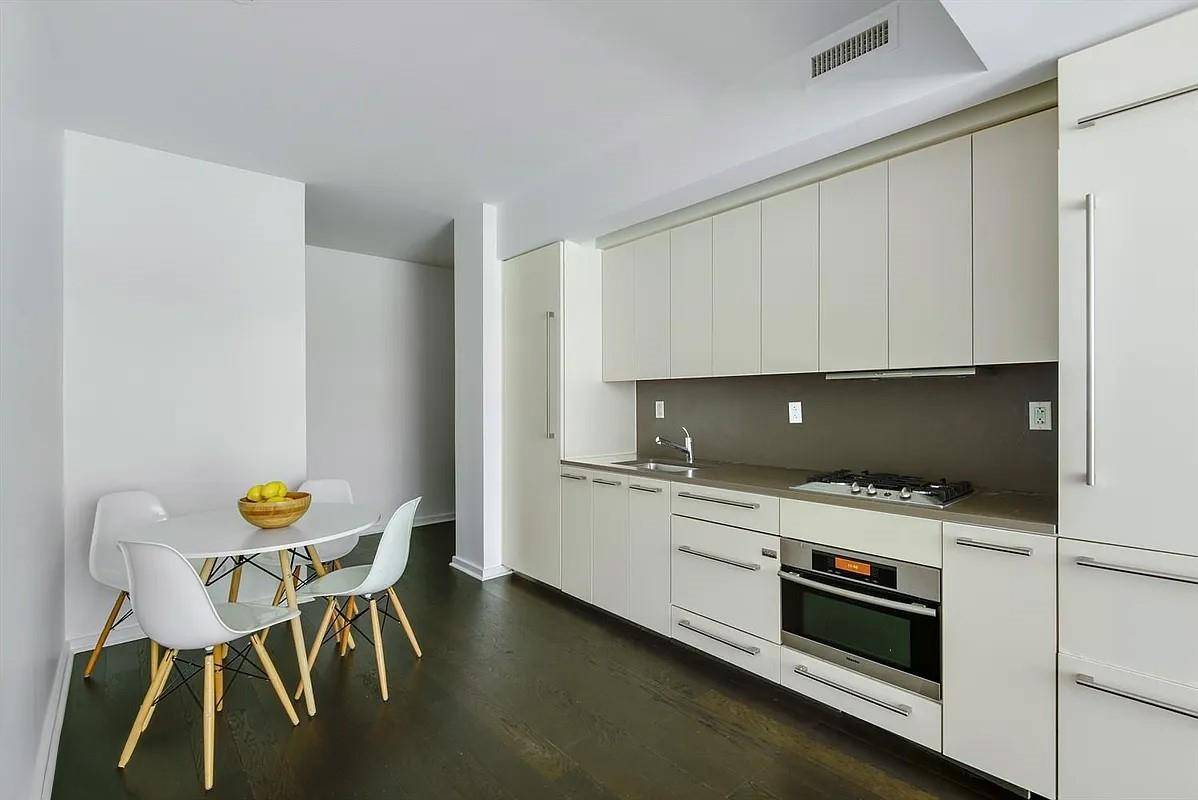 New York (manhattan), NY 10010,340 E 23rd ST #4L