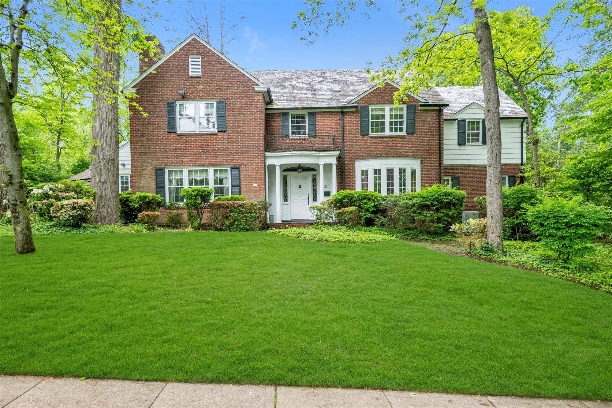 Great Neck, NY 11021,111 Clent RD