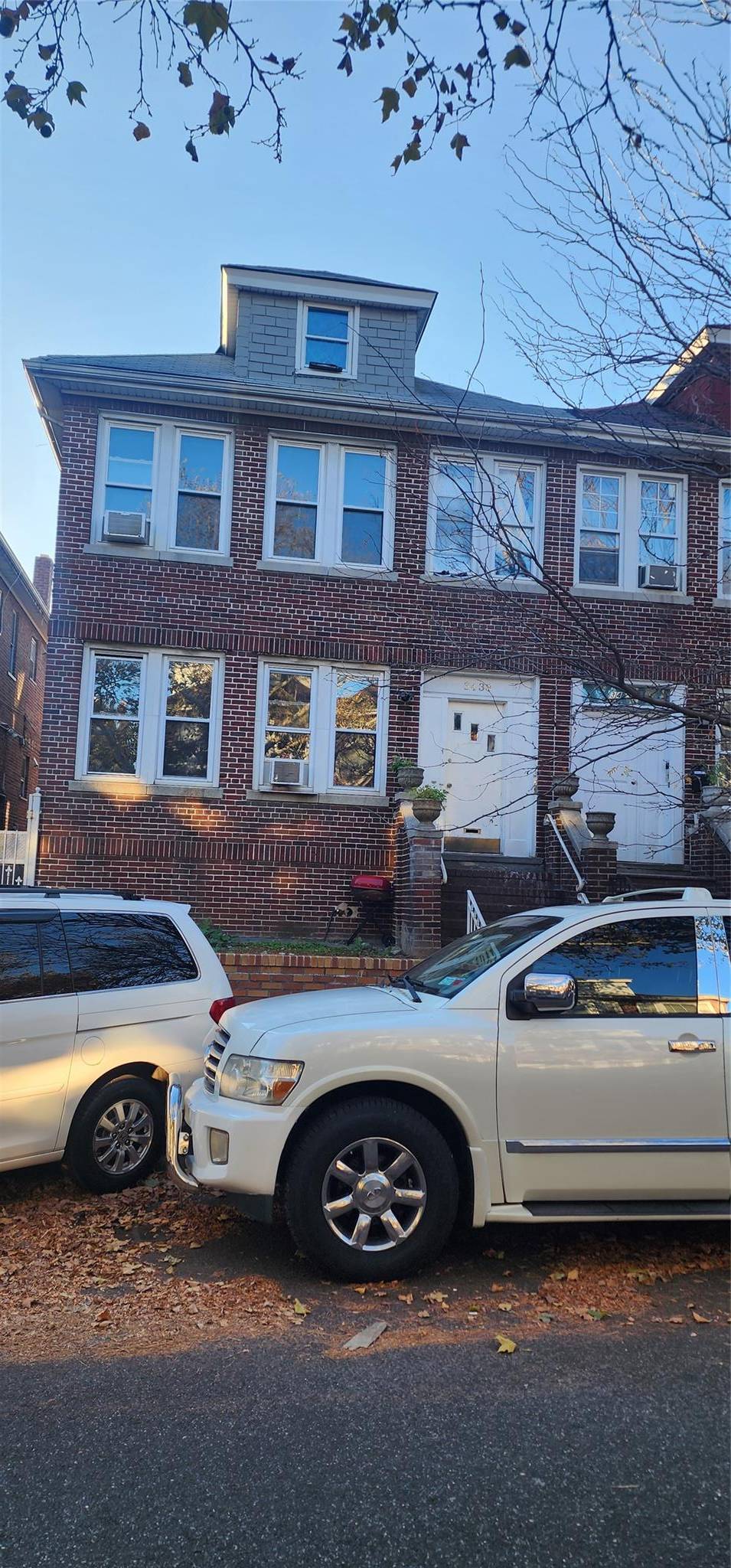 Jackson Heights, NY 11372,34-38 92 Street