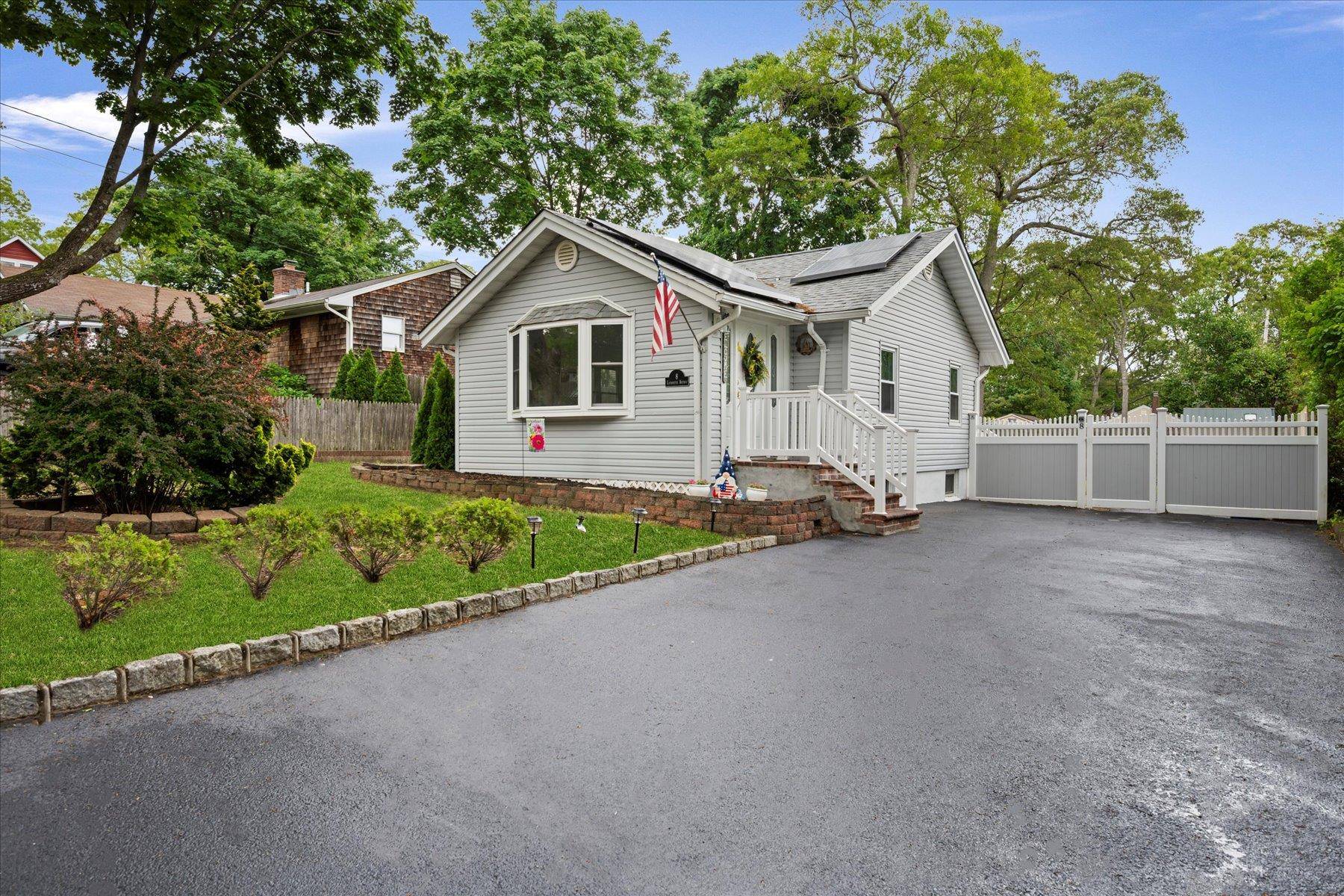 Lake Grove, NY 11755,8 Lafayette AVE