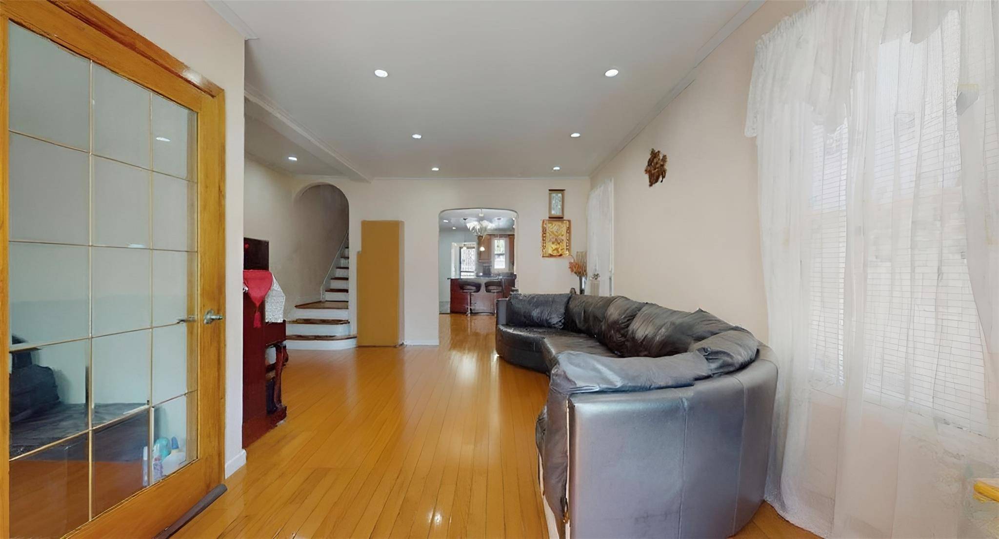 Forest Hills, NY 11375,68-37 Kessel ST
