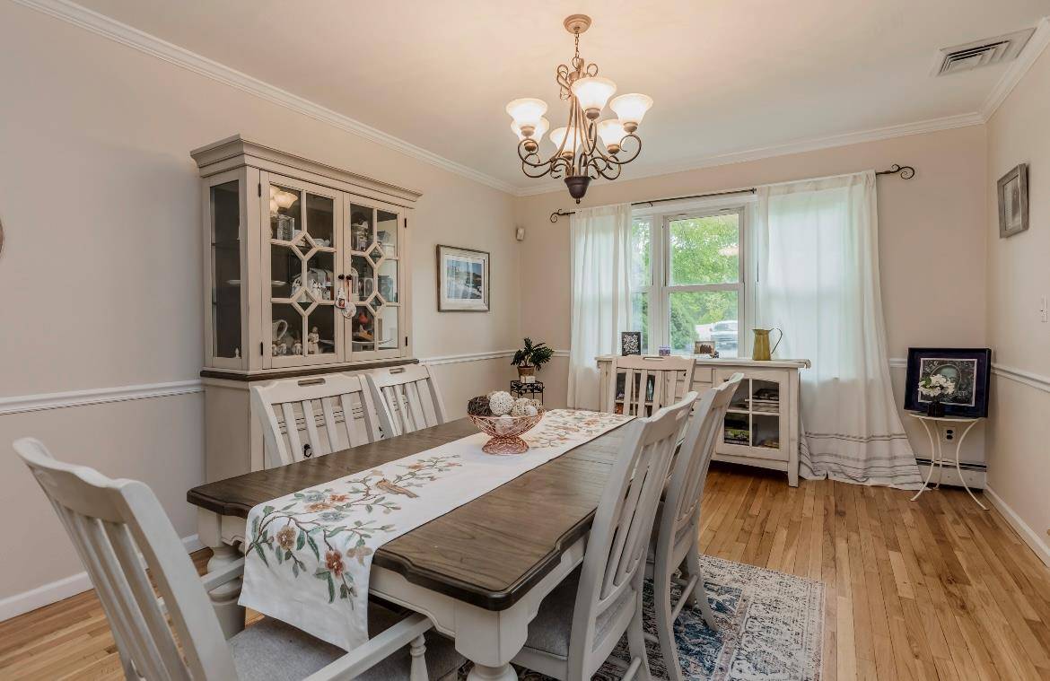 Holtsville, NY 11742,3 Deerfield CT