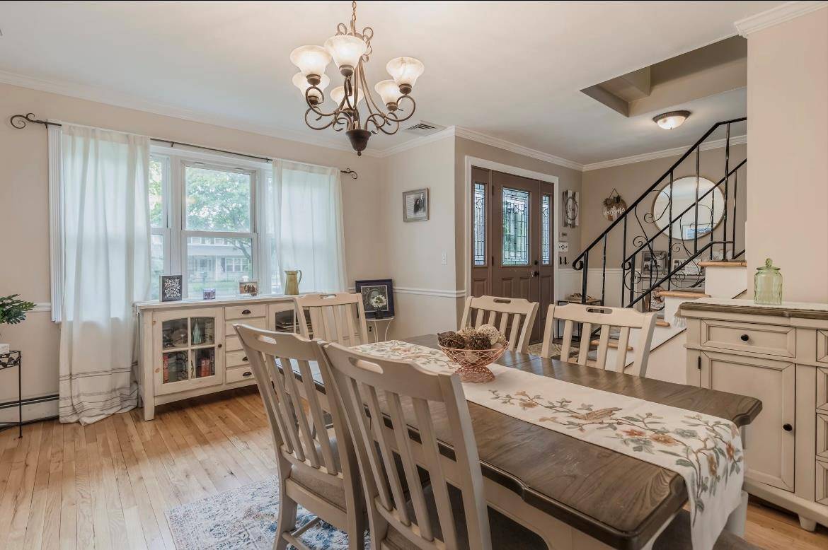 Holtsville, NY 11742,3 Deerfield CT