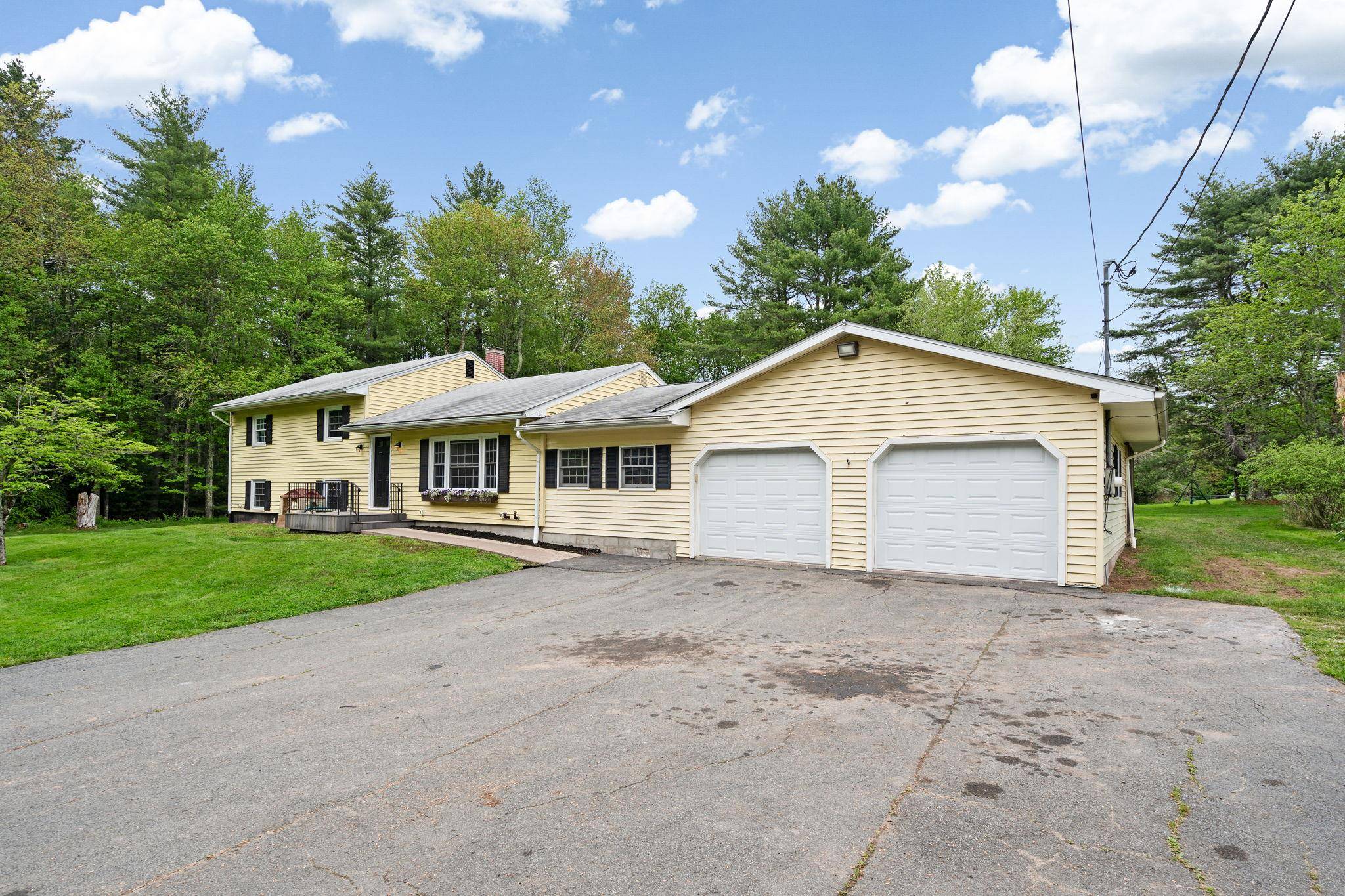 Monticello, NY 12701,323 Harris RD