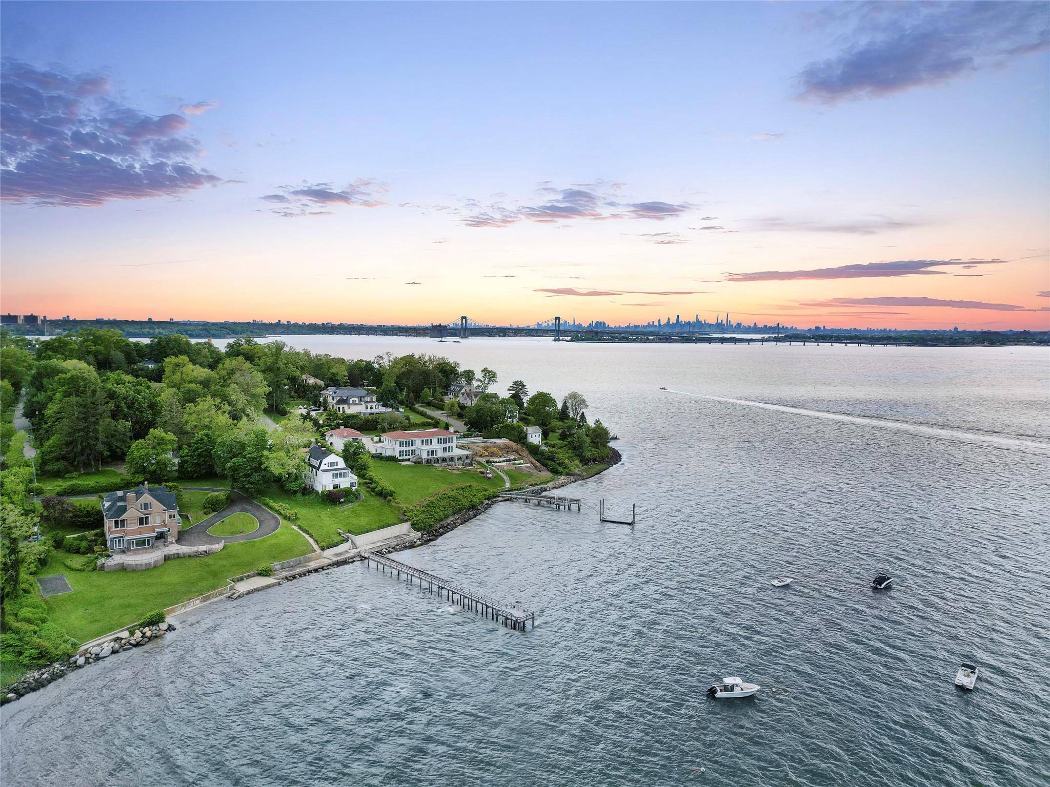 Great Neck, NY 11024,40 Sunset RD