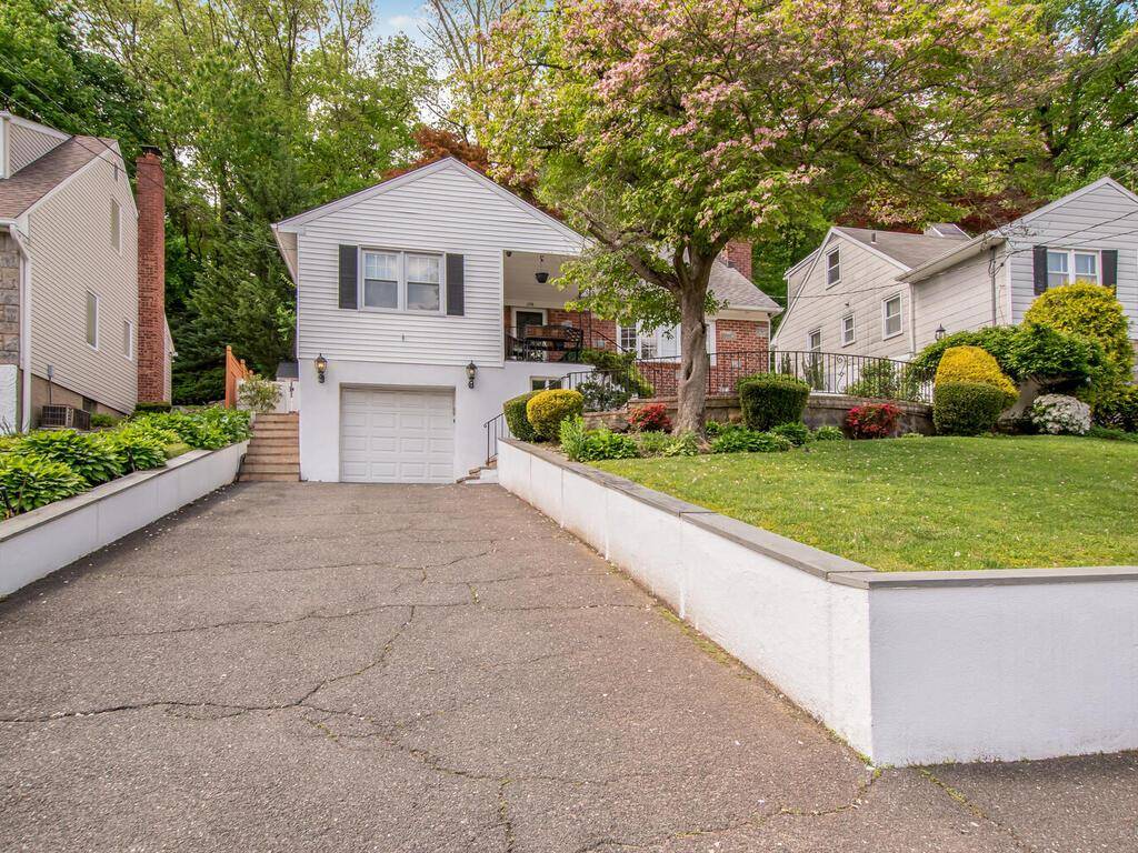 Yonkers, NY 10701,156 Homewood AVE