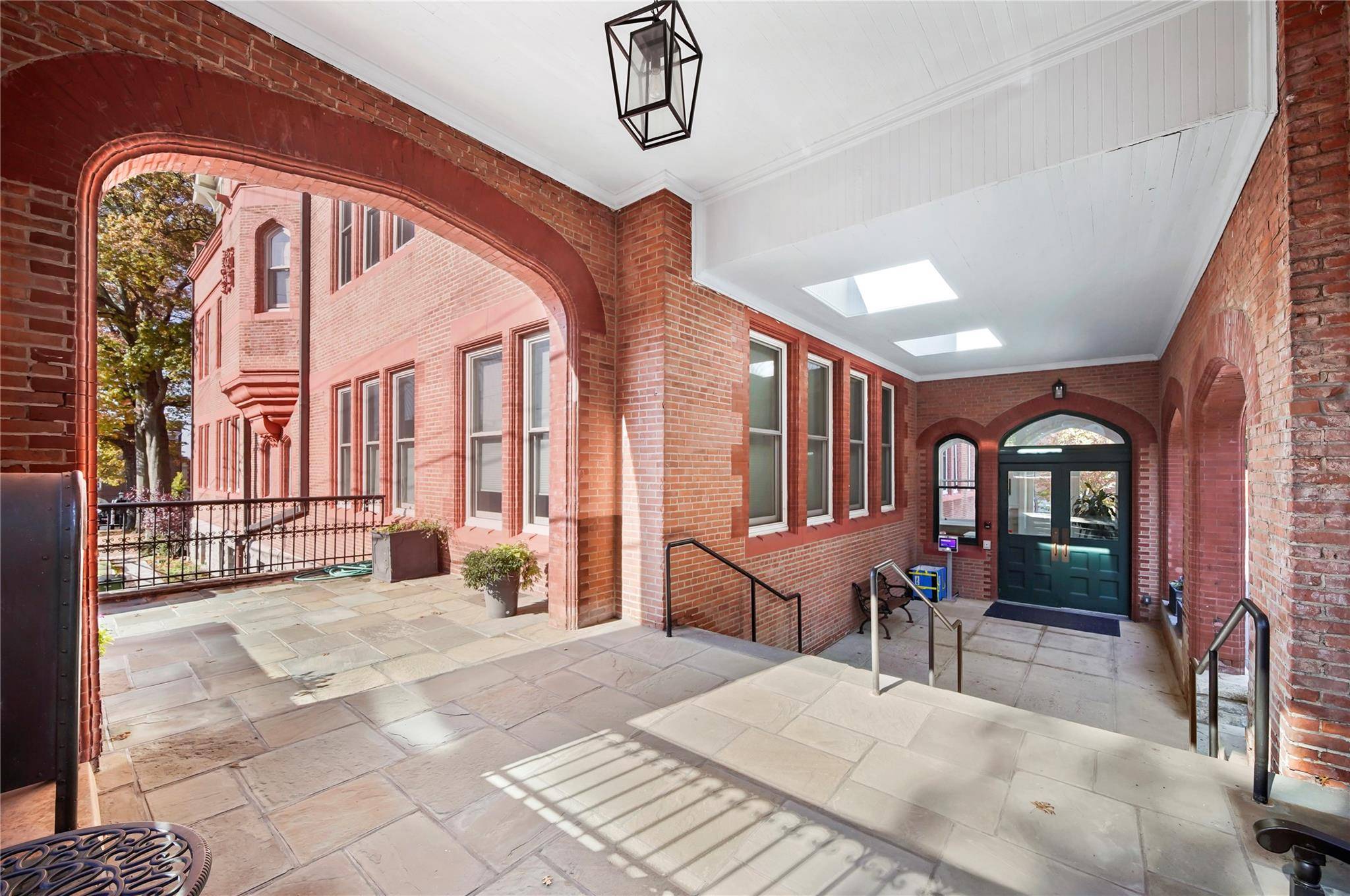 Tarrytown, NY 10591,18 N Broadway #402