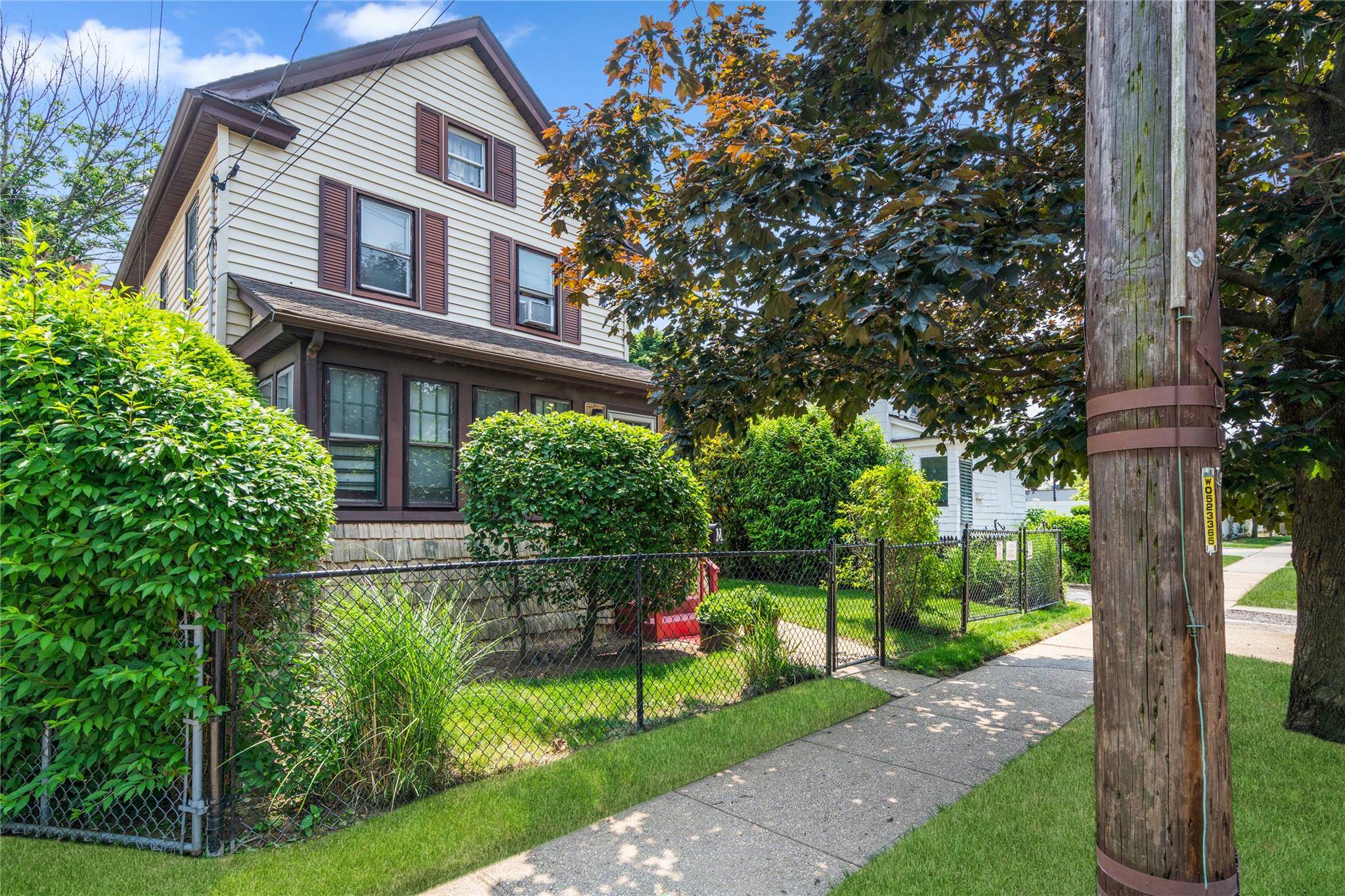 Hempstead, NY 11550,10 Linden AVE