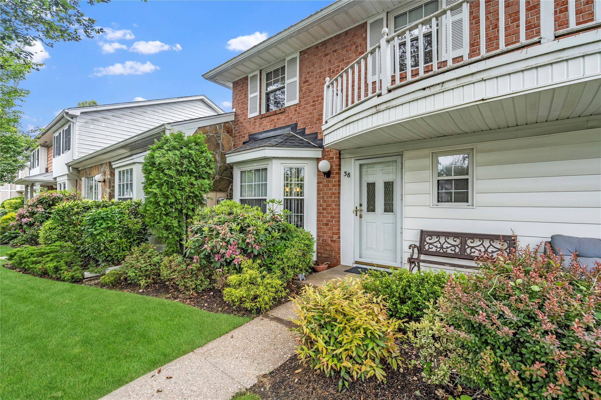 Syosset, NY 11791,38 The Mews