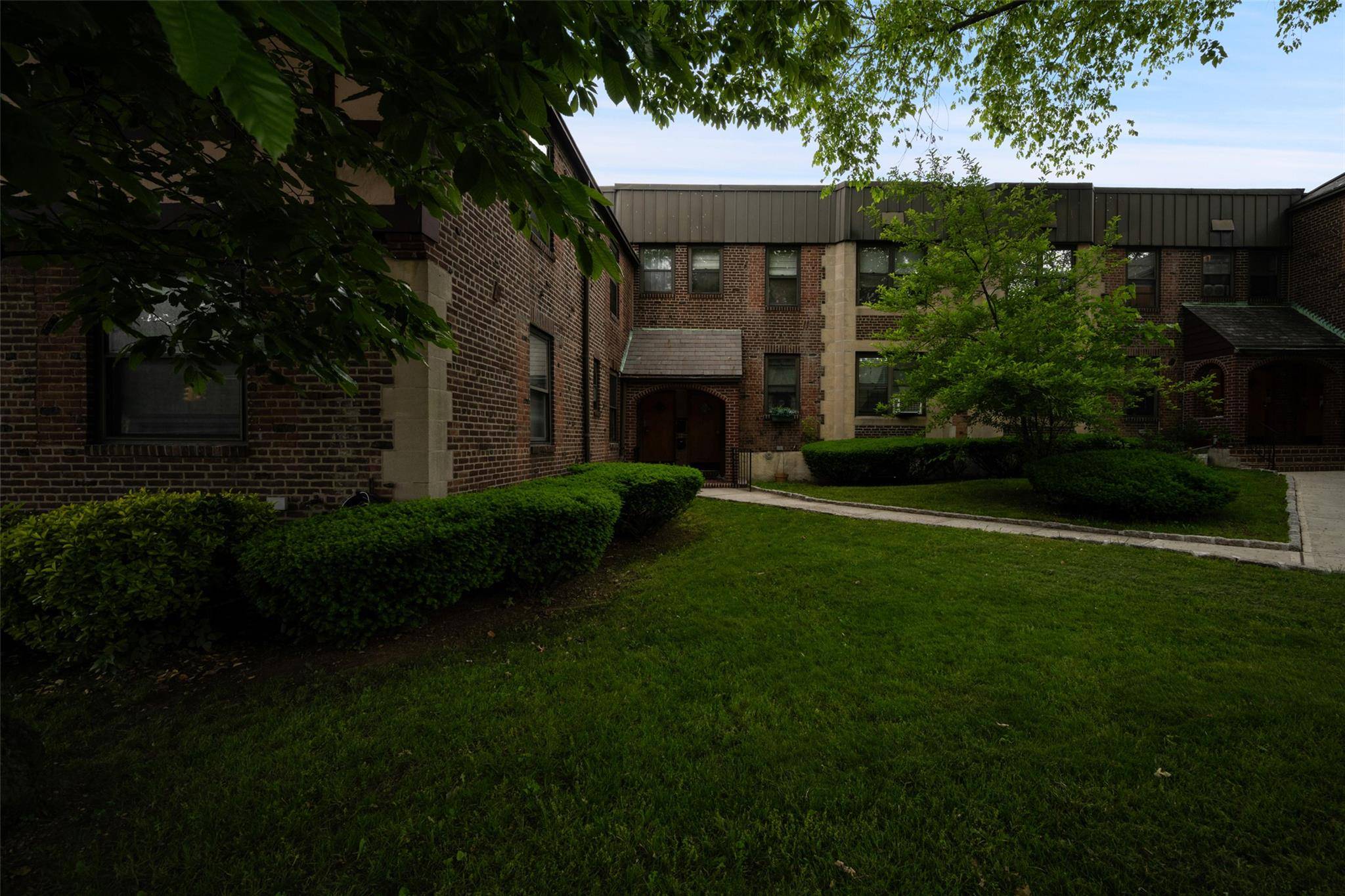 East Elmhurst, NY 11370,7607 Ditmars BLVD #1