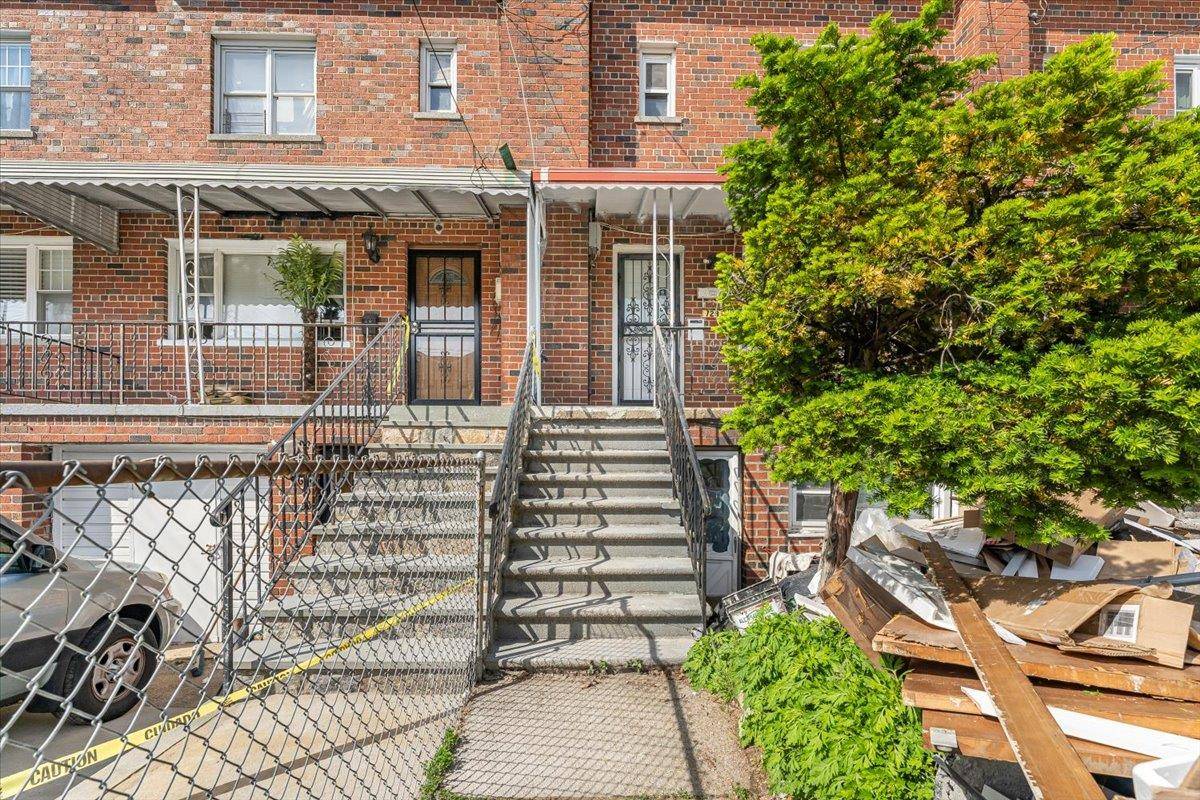 Bronx, NY 10466,723 E 230th ST