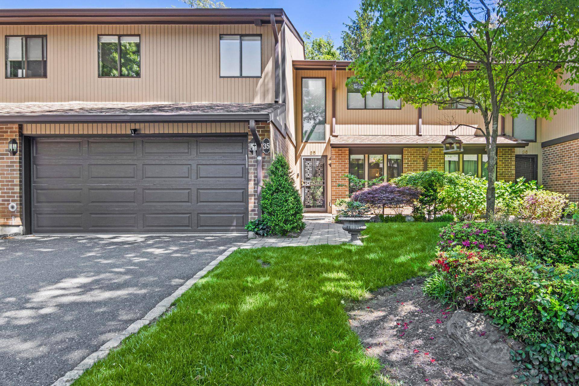 Roslyn, NY 11576,35 Wimbledon DR