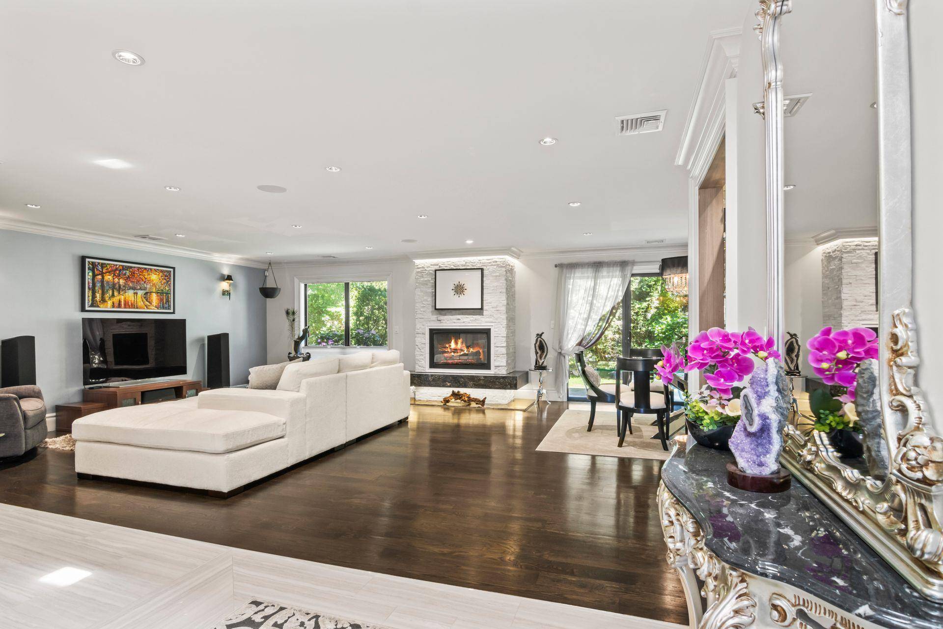 Roslyn, NY 11576,35 Wimbledon DR