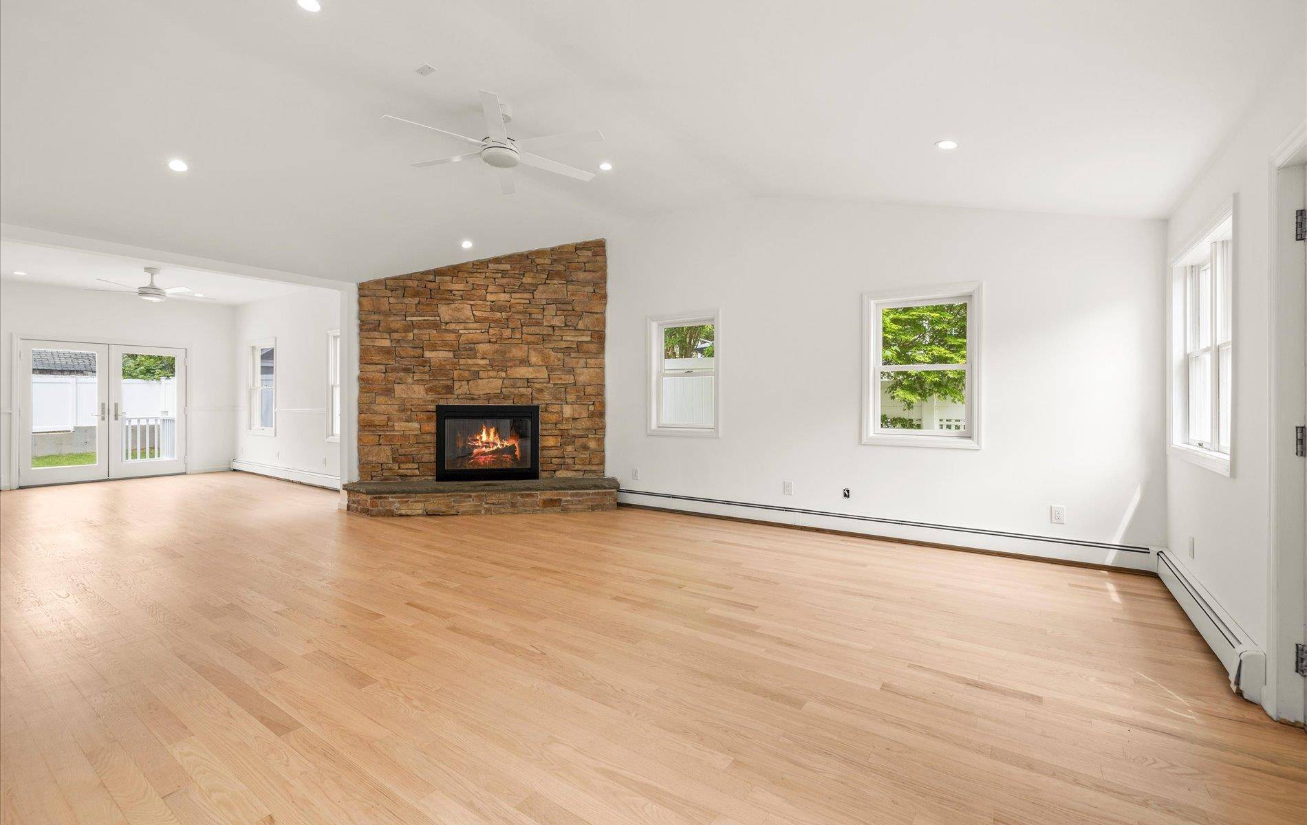 Glenwood Landing, NY 11547,8 Maple ST